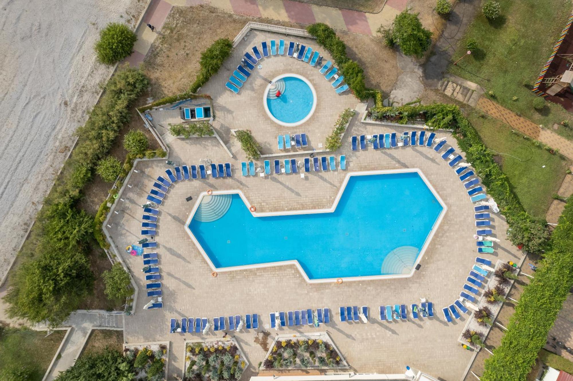 Hotel Comandor ママイア エクステリア 写真