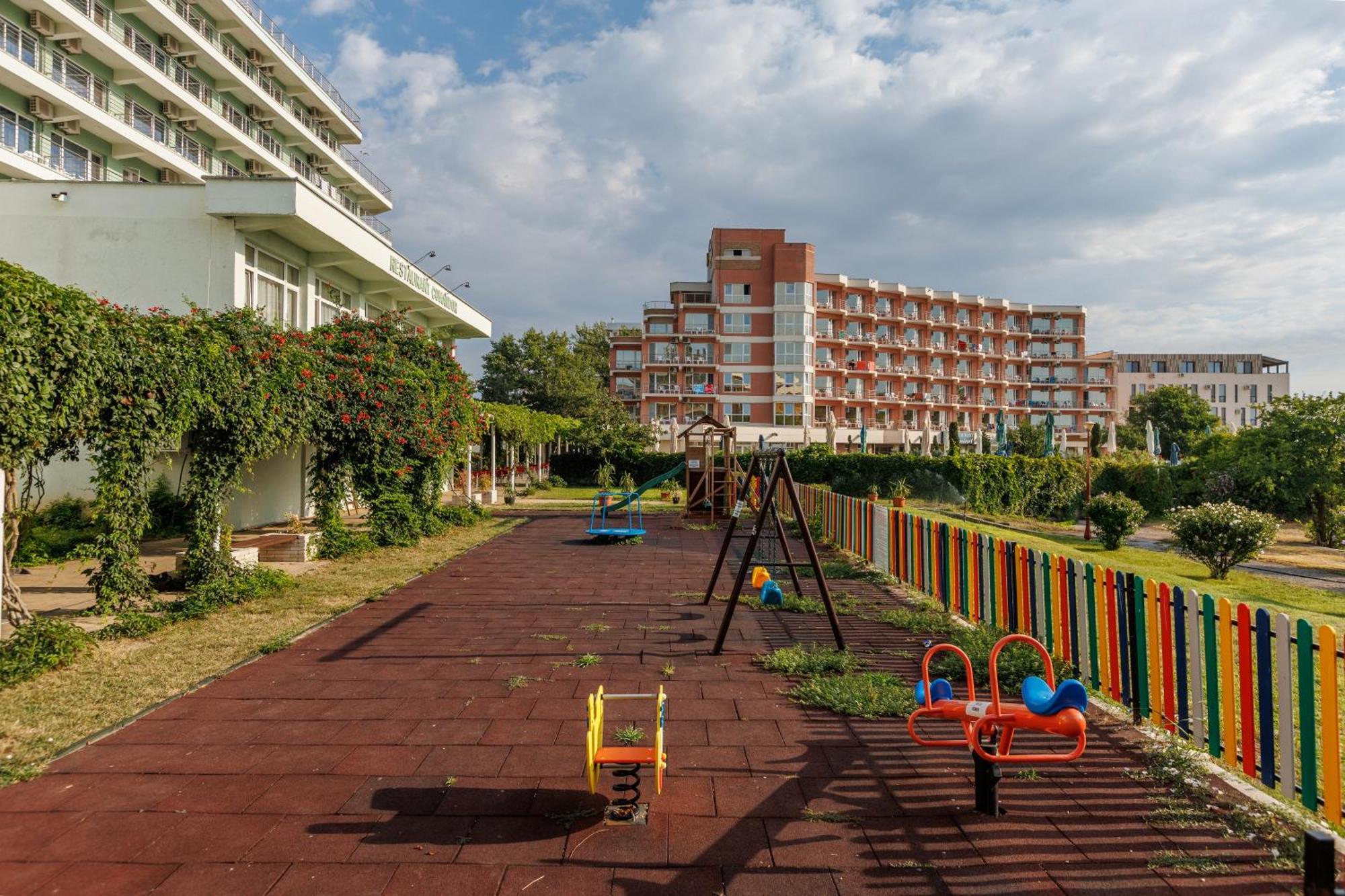 Hotel Comandor ママイア エクステリア 写真